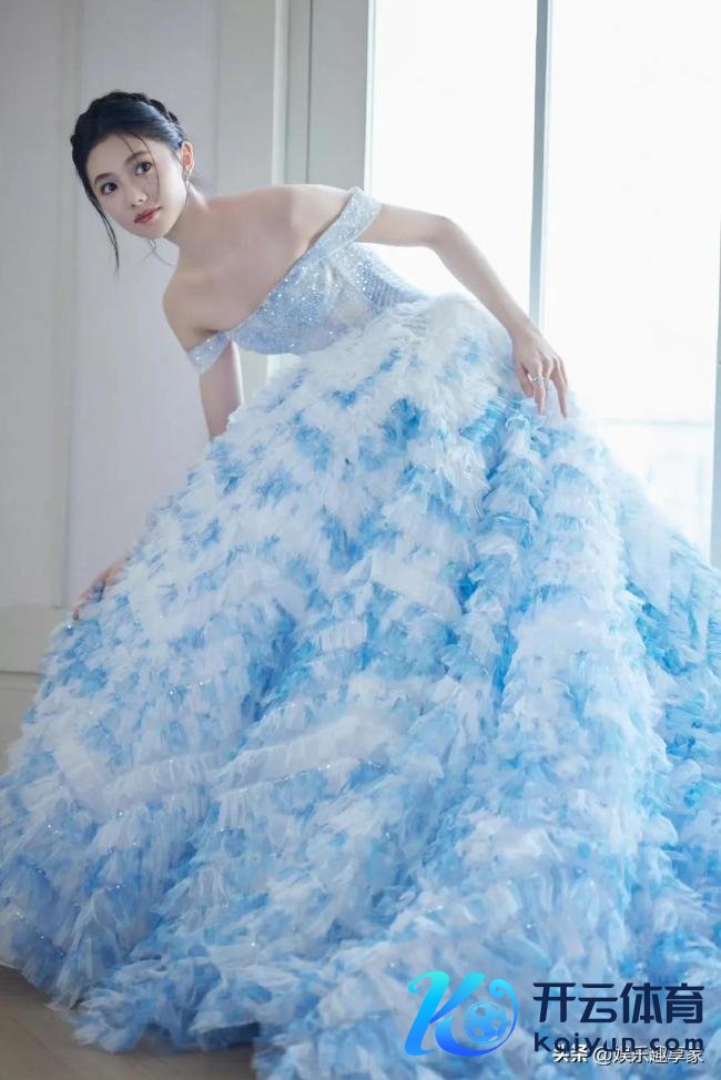 刘浩存超好意思战胜亮相红毯，裸露新剧上演“拽姐”